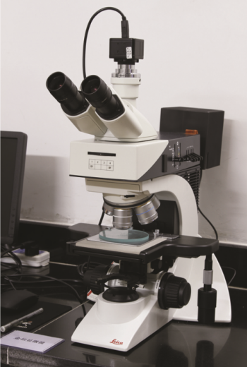 Microscopio metalográfico